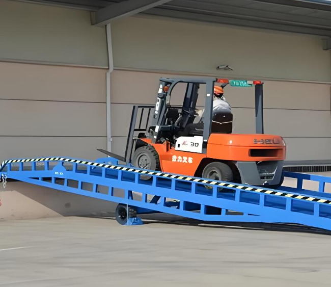 长白移动式卸货平台（叉车用）